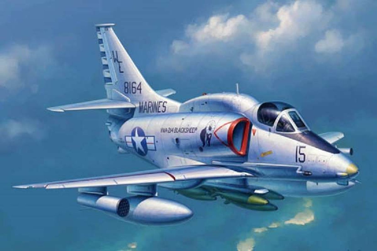 1:32 Trumpeter 02268 A-4M Skyhawk Plane Plastic kit