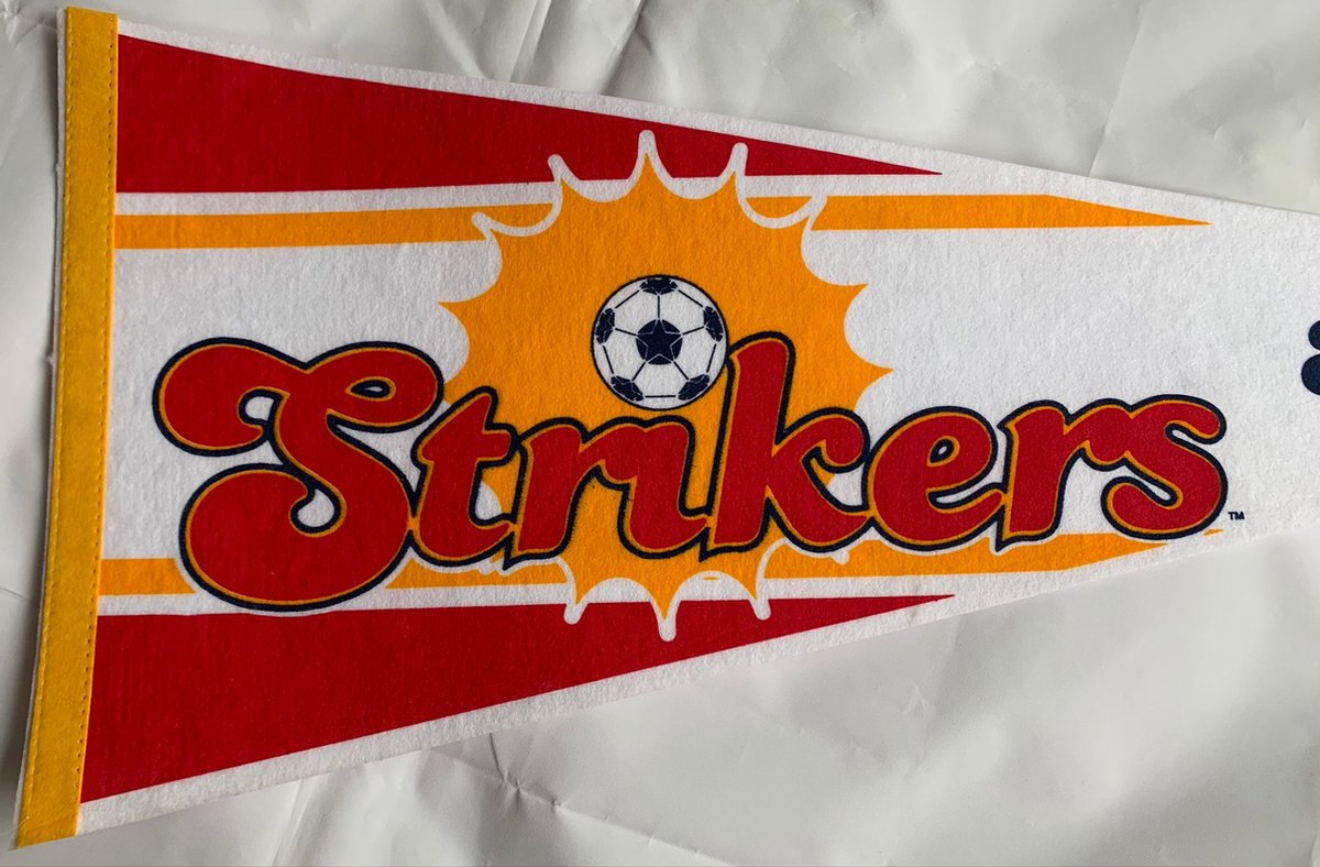   - Ft. Lauderdale Strikers - MLS - Vaantje - Voetbal - Soccer - Sportvaantje -   - Vlag - Pennant - Rood/Wit/Geel/oranje - 31 x 72 cm