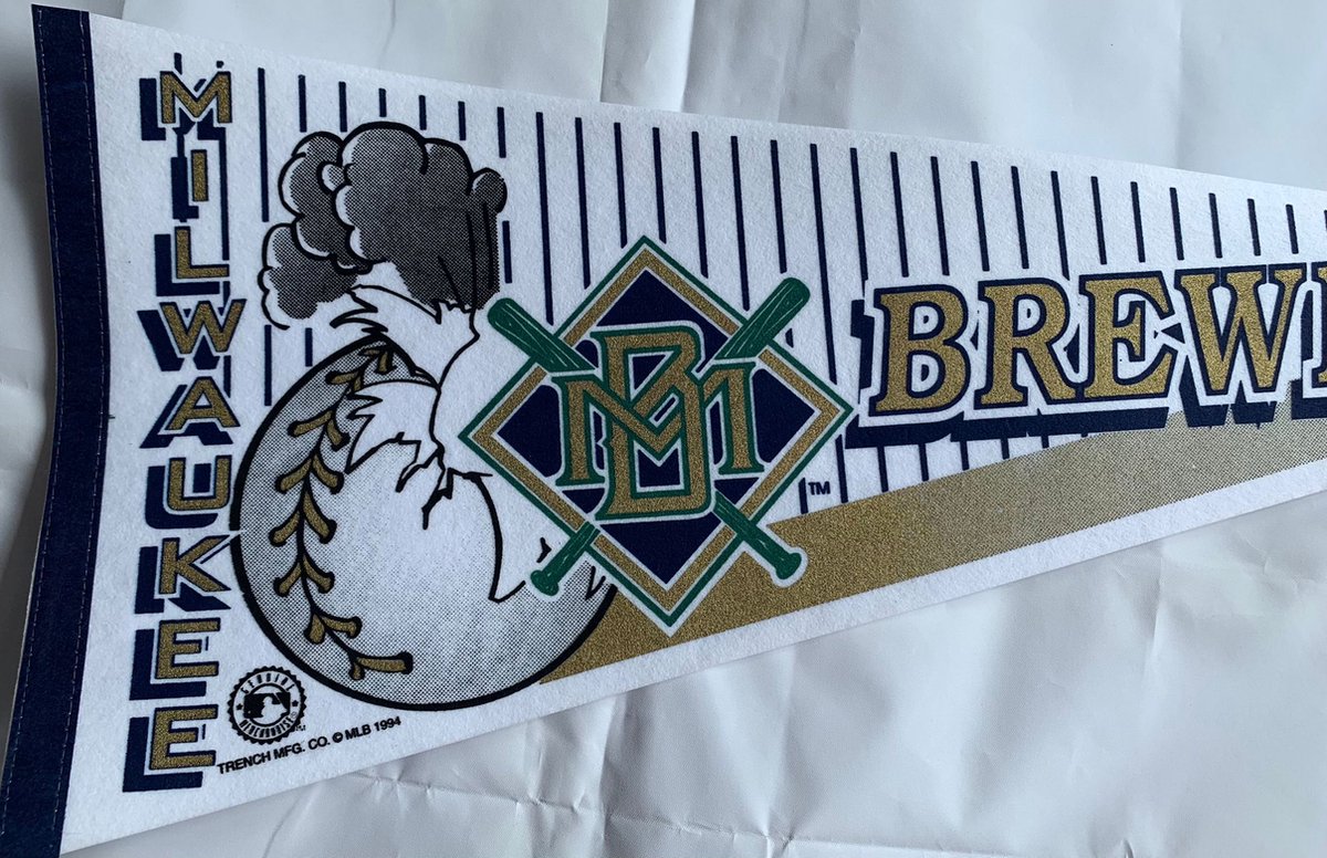   - Milwaukee Brewers - MLB - vintage Vaantje - Baseball - Honkbal - Sportvaantje -   - Vlag - Pennant - Gestreept/Bruin/Goud/Wit - 31 x 72 cm - oud logo