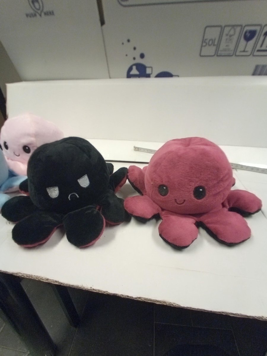 Set van 4 Octopus inside out - gezien op Tik Tok - geeft je mood weer - Blij of Boos - grotere maat 25*12 cm. Superzachte knuffel.