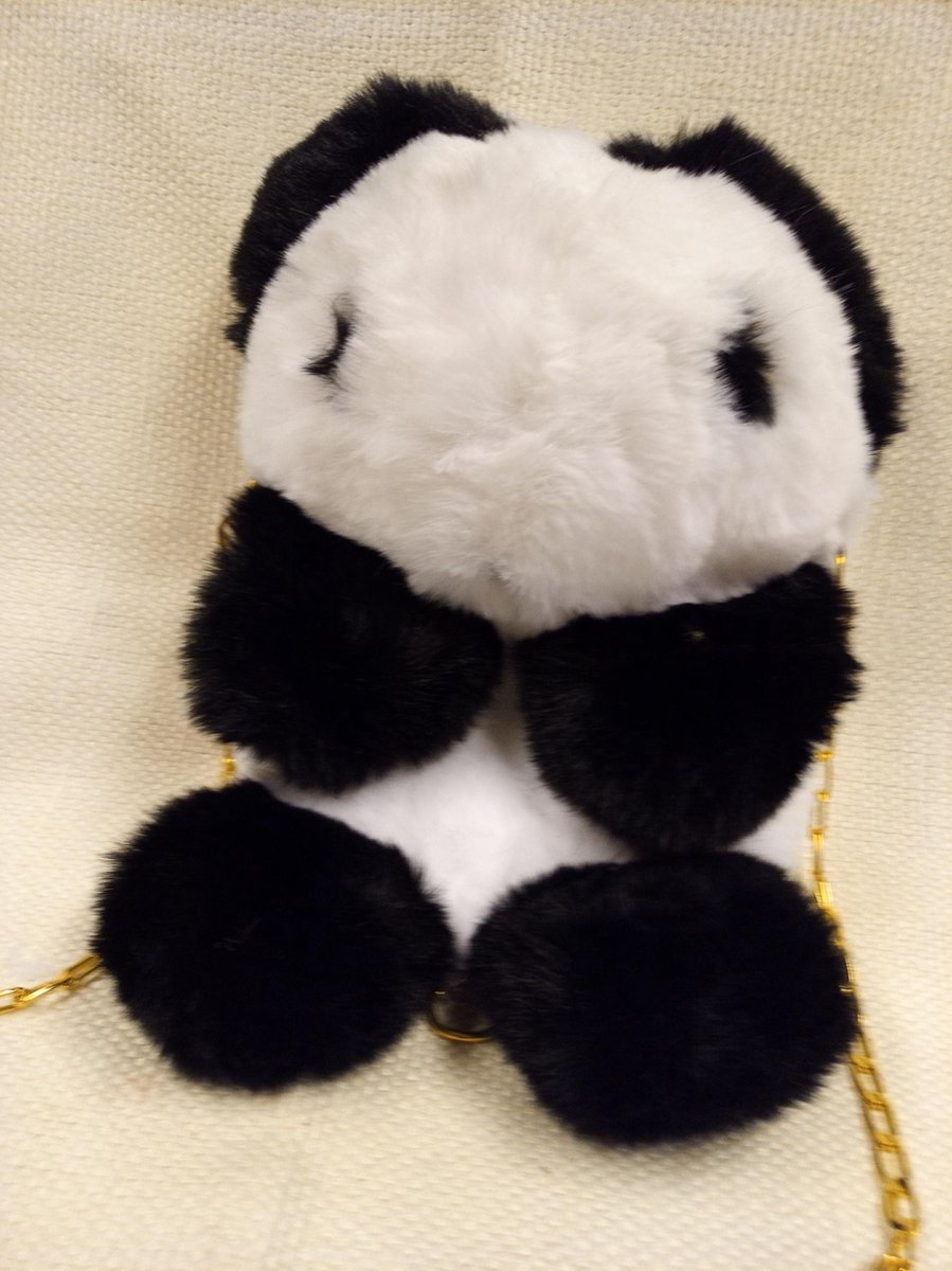 Leuke knuffel in imitatie konijnenbont, 3 in 1 knuffel +handtas+rugzak: dier is panda kleur is zwart + wit