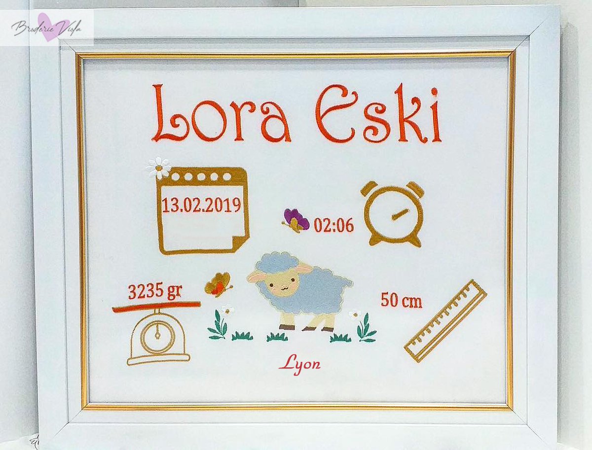 Geboortegeschenk borduurraam met een schaap 35x45cm/Personalized gift embroidery frame with a sheep 35x45cm