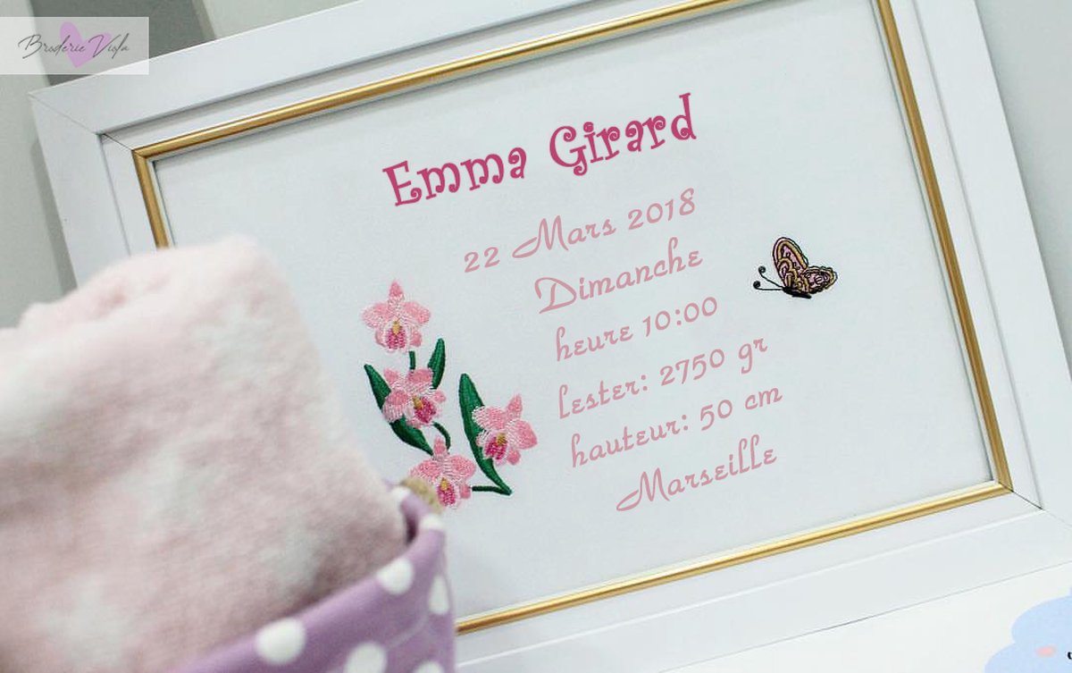 Gepersonaliseerd cadeau borduurwerk frame met roze bloemen 30x40cm/Personalized gift embroidery frame with pink flowers 30x40cm