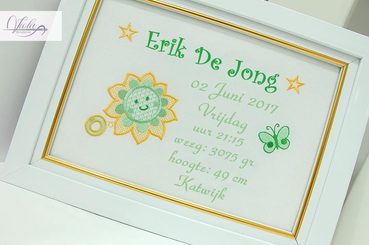 Gepersonaliseerd geborduurd frame met een zonnebloem in het groen 30x40cm/Personalized embroidered frame with a sunflower in green 30x40cm