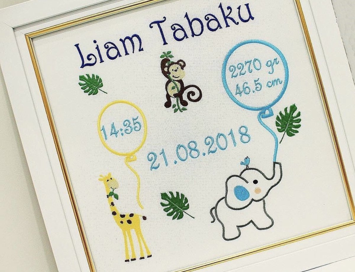 Gepersonaliseerde geborduurde frame met jungle dieren 30x40cm/Personalized embroidered frame with jungle animals 30x40cm