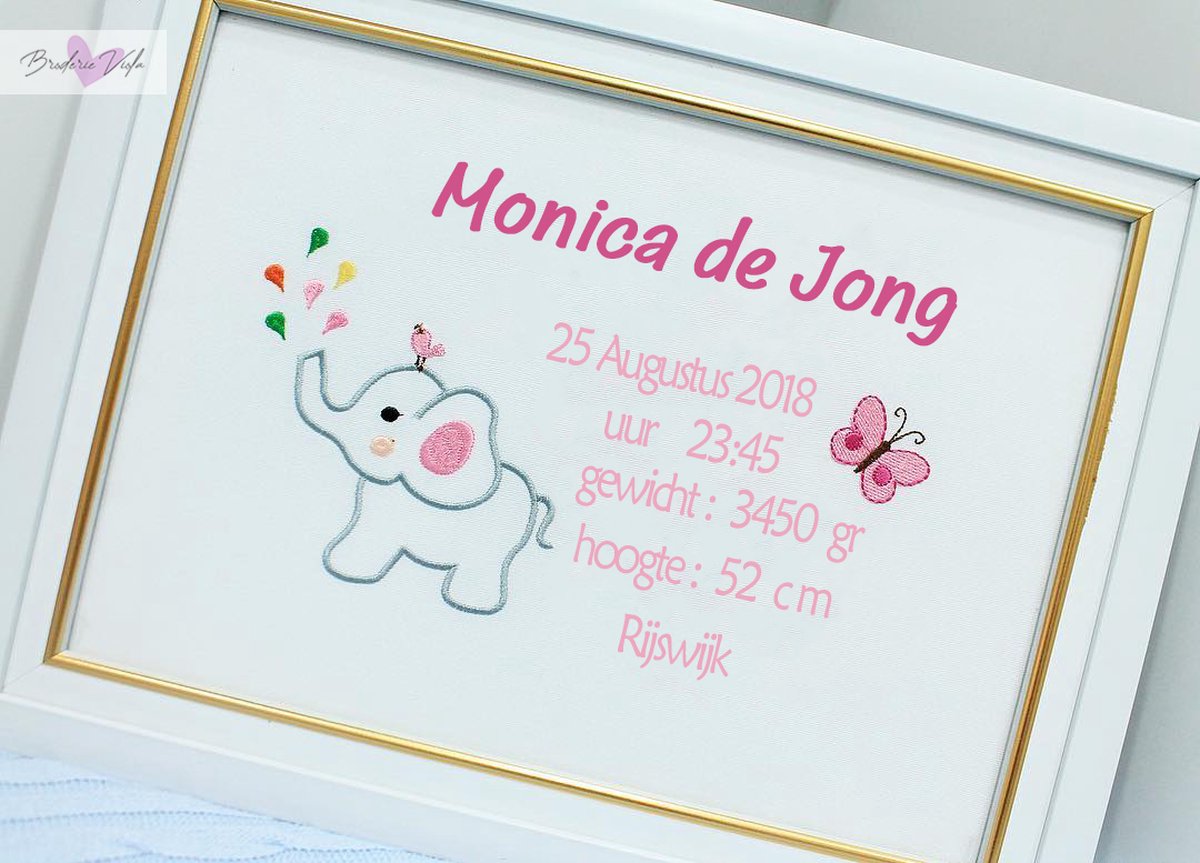 Persoonlijk borduurwerkframe met een roze olifant 30x40cm/Personalized embroidery frame with a pink elephant 30x40cm