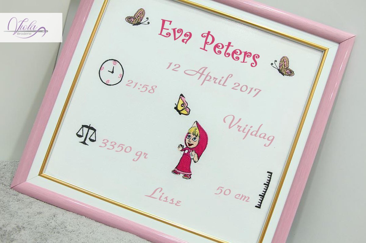 Persoonlijk cadeauborduurwerk in een frame met het karakter van Masha 30x40cm/Personalized gift embroidery frame with character of Masha 30x40cm