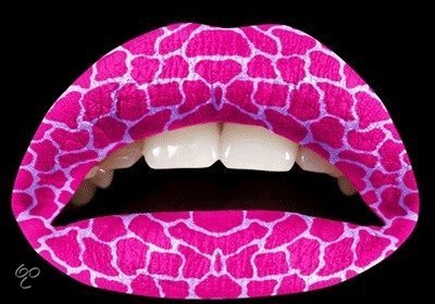 Roze giraf lip tattoo