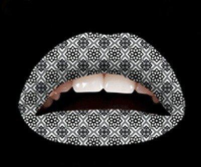 Zwart/wit motief lip tattoo