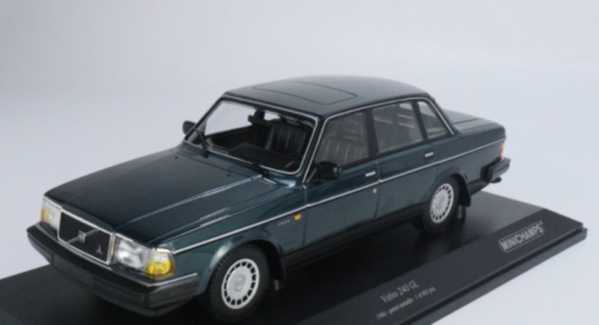 Volvo 240 GL 1986 - 1:18 - Minichamps