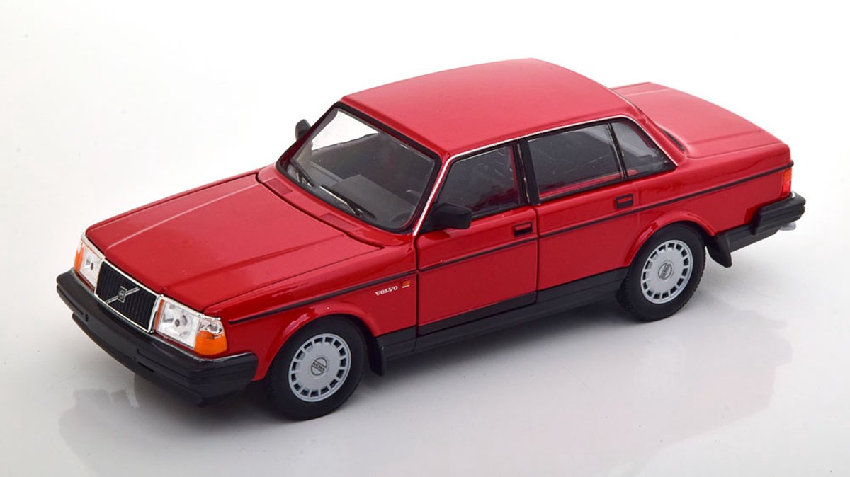 Volvo 240 GL Limousine Rood 1-24 Welly