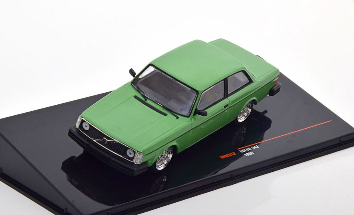 Volvo 242 Custom 1980 Groen 1-43 Ixo Models