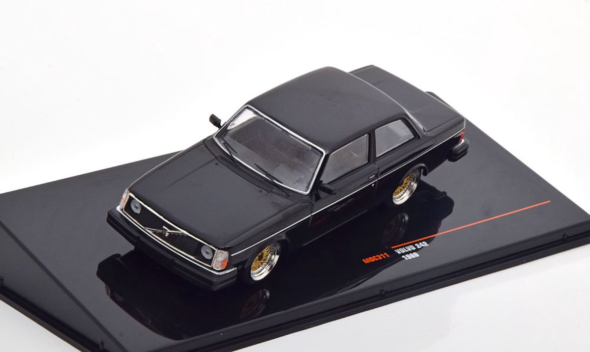 Volvo 242 Custom 1980 Zwart 1-43 Ixo Models