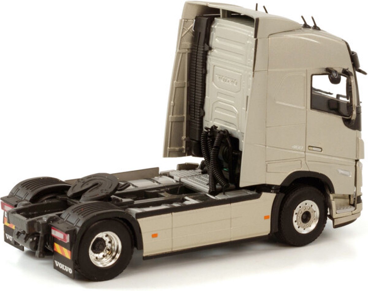 Volvo FH5 Globetrotter 4x2 - 1:50 - WSI Models