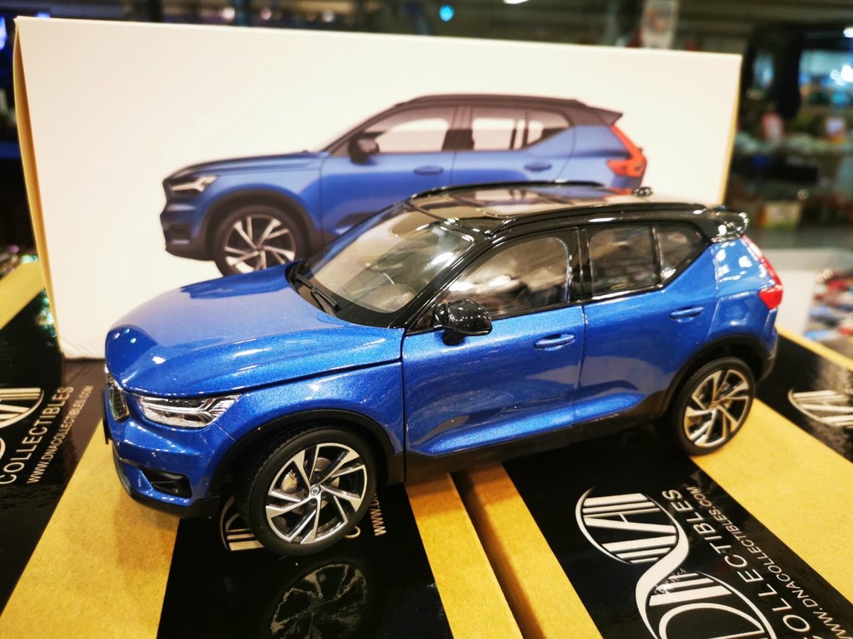 Volvo XC40 2018 Blauw / Zwart 1-18 Paudi Models