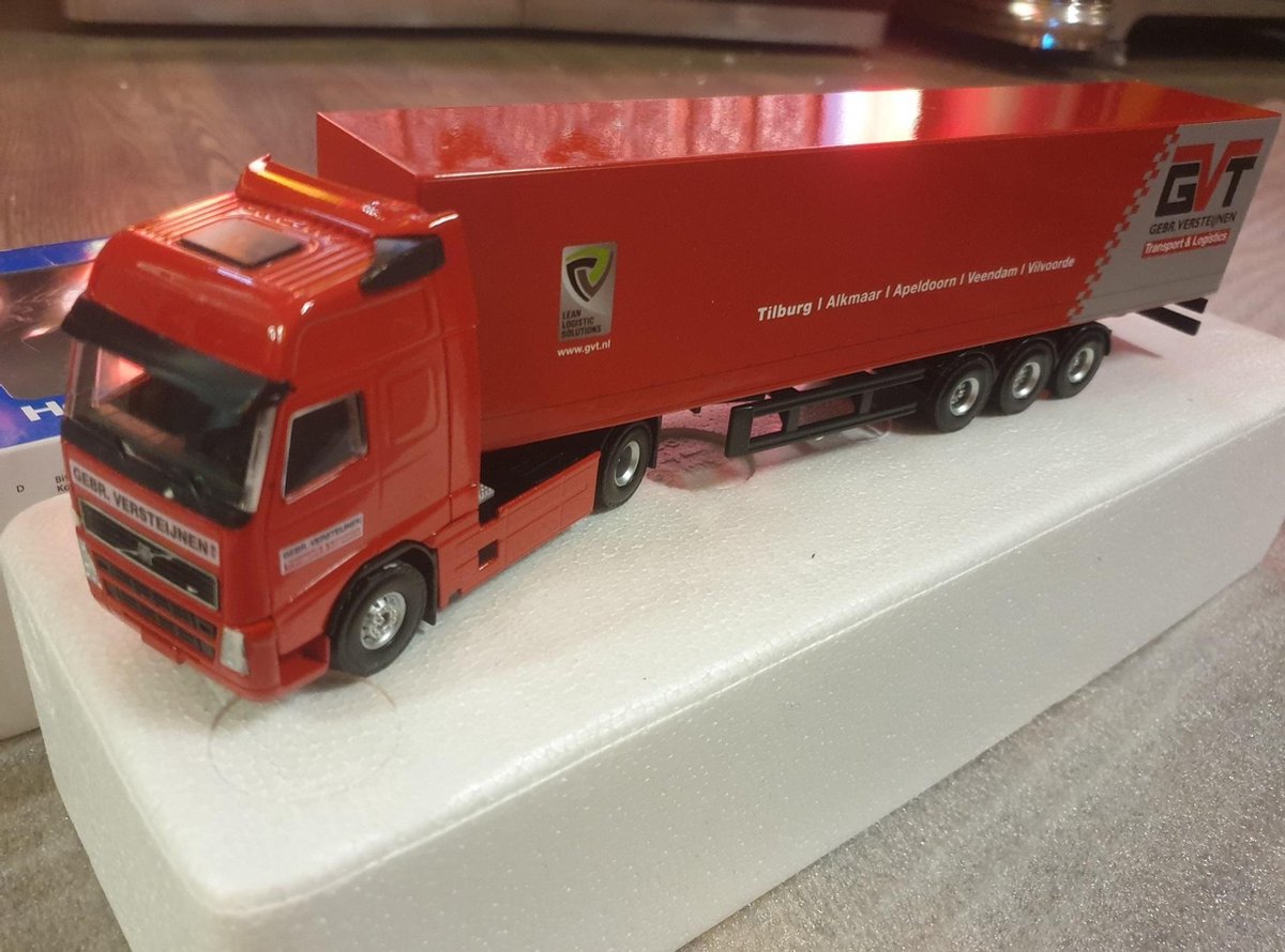 Volvo truck schaal 1:50