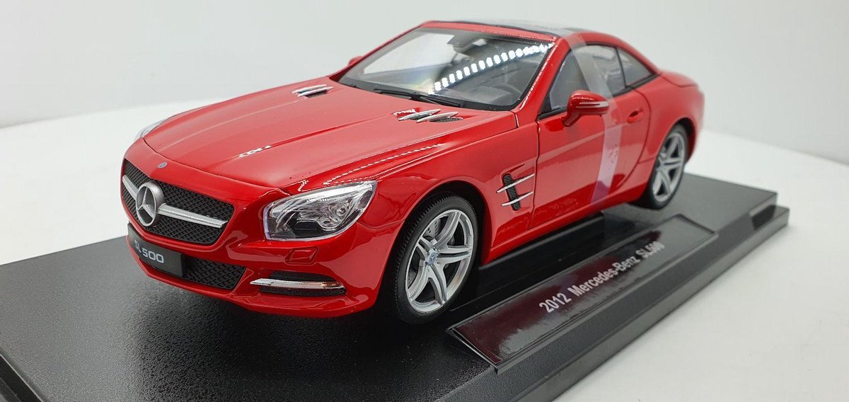 Mercedes Benz 500SL Gesloten Versie 2012 Rood 1:18 Welly