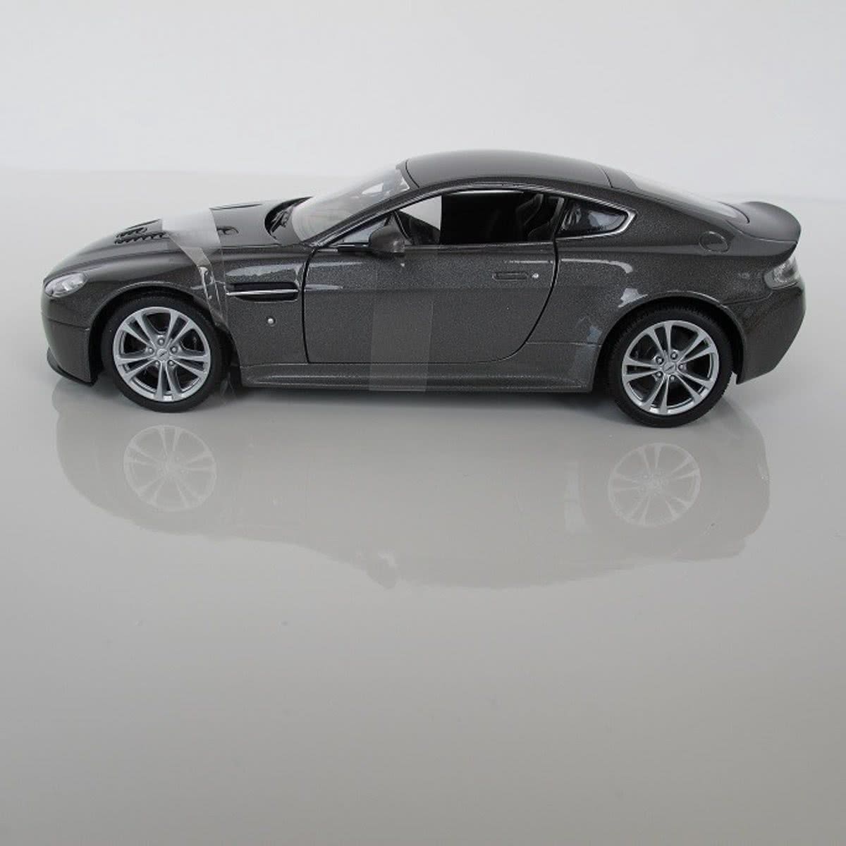 Welly 1/24 Aston Martin V12 Vantage