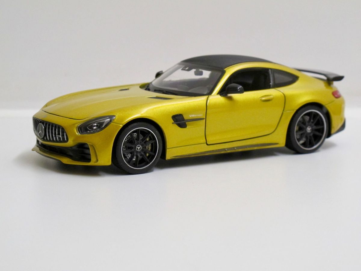 Welly 1/24 Mercedes-AMG GT-R