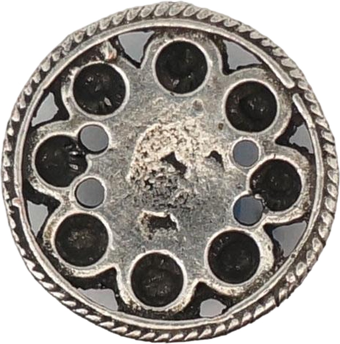 6 stuks Zeeuwse kledingknoop 18 mm met 4 bevestigingsgaatjes verzilverd