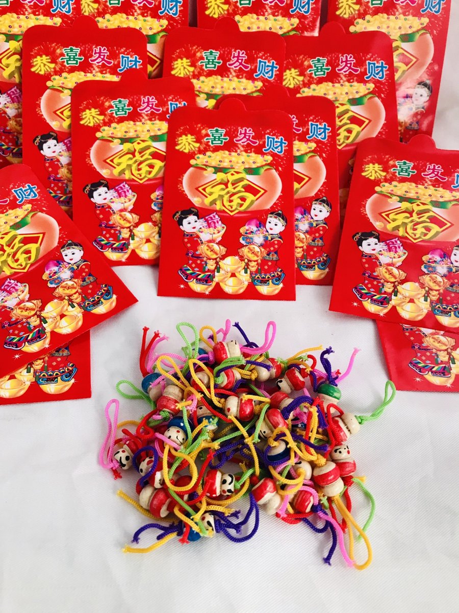 Originele Chinese Gelukspoppetjes 24 stuks met 24 stuks rode papieren enveloppen voor veel geluk!