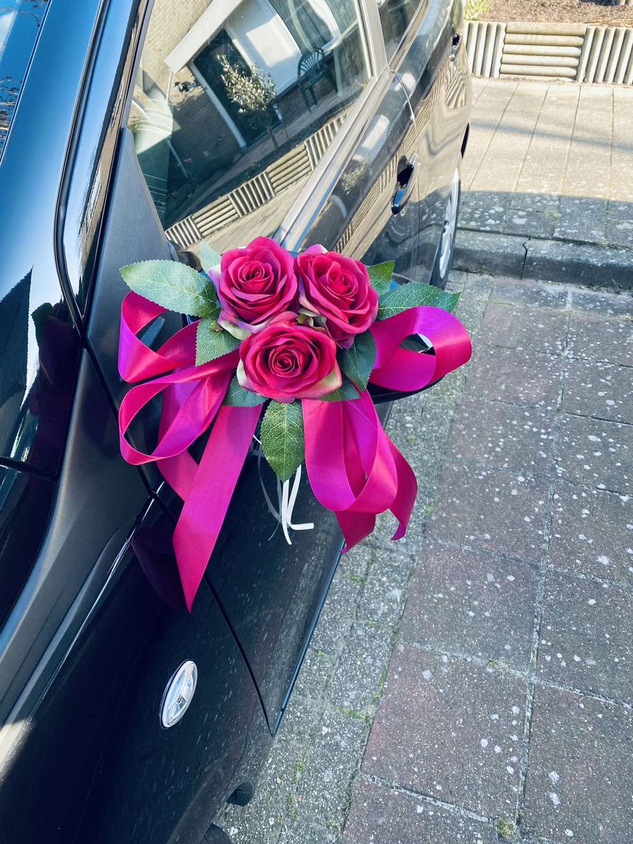 MIA DONKER ROOD/ BORDEAUXROOD Trouwauto Versiering Donker Rode Rozen met Linten - Bloemen op de Auto Bruiloft - Buitenspiegels Decoratie - Trouwerij/ Huwelijk/Bruiloft Decoratie/ Versiering Spiegel Auto/ Autoversiering voor Volgautos