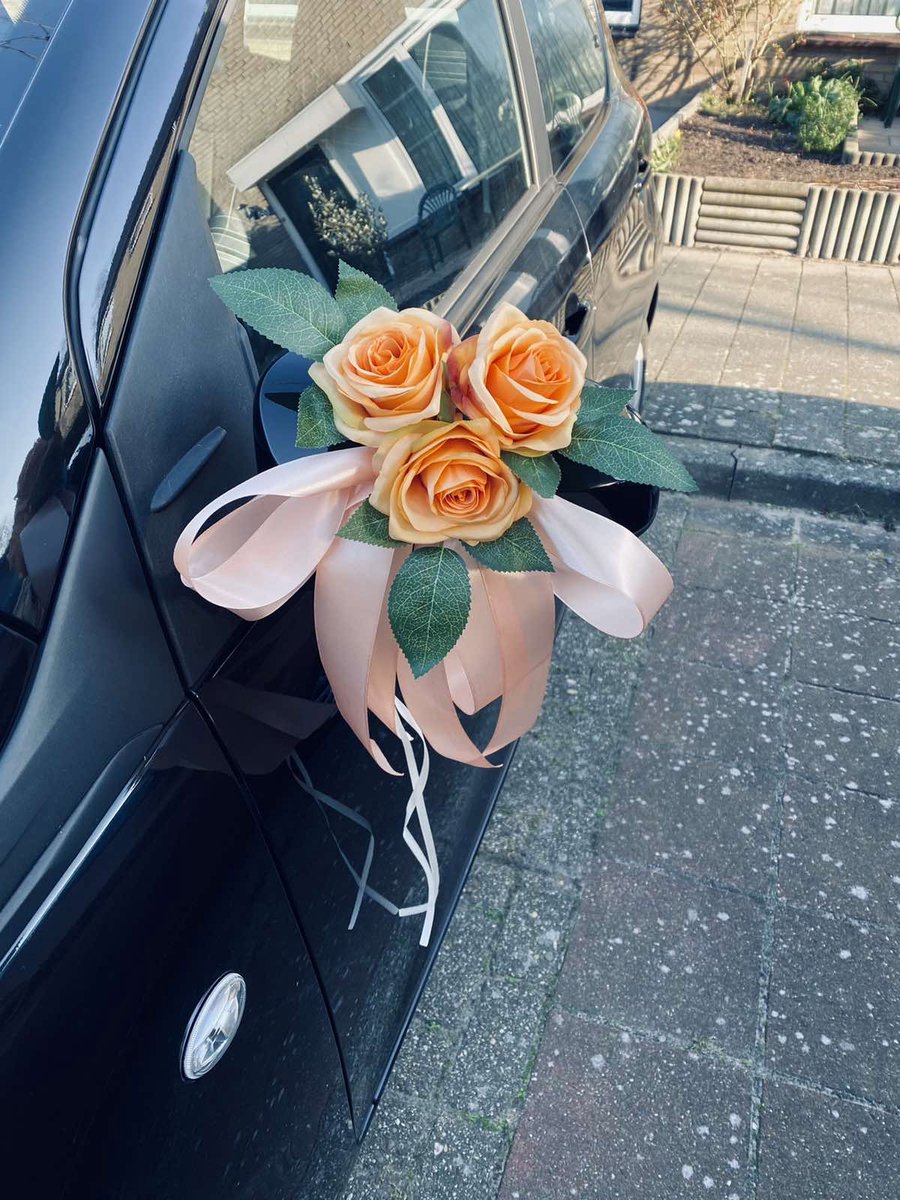 MIA ORANJE Trouwauto Versiering Oranje Rozen met Linten - Bloemen op de Auto Bruiloft - Buitenspiegels Decoratie - Trouwerij/ Huwelijk/Bruiloft Decoratie/ Versiering Spiegel Auto/ Autoversiering voor Volgautos