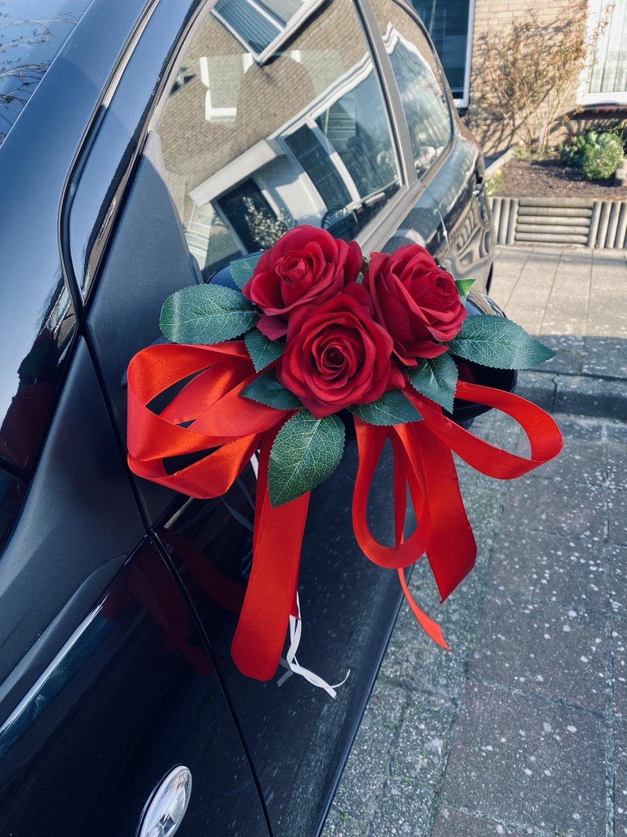 MIA ROOD Trouwauto Versiering Rode Rozen met Linten - Bloemen op de Auto Bruiloft - Buitenspiegels Decoratie - Trouwerij/ Huwelijk/Bruiloft Decoratie/ Versiering Spiegel Auto/ Autoversiering voor Volgautos