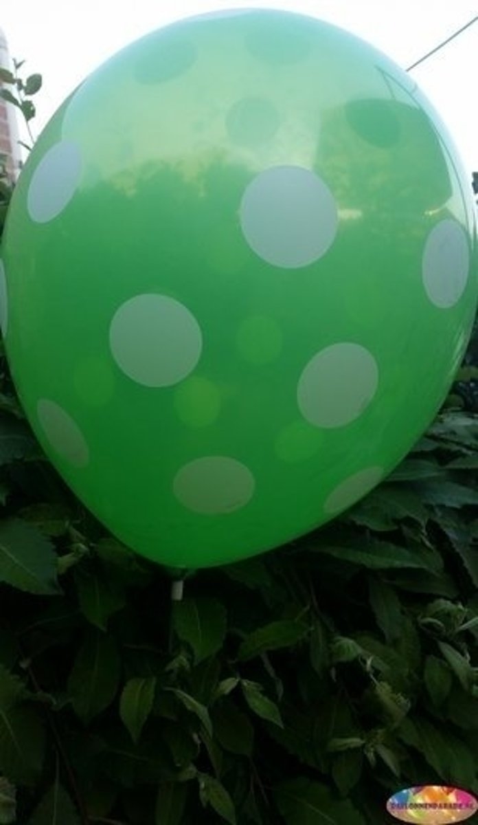 Groene ballon met witte stippen 30 cm hoge kwaliteit