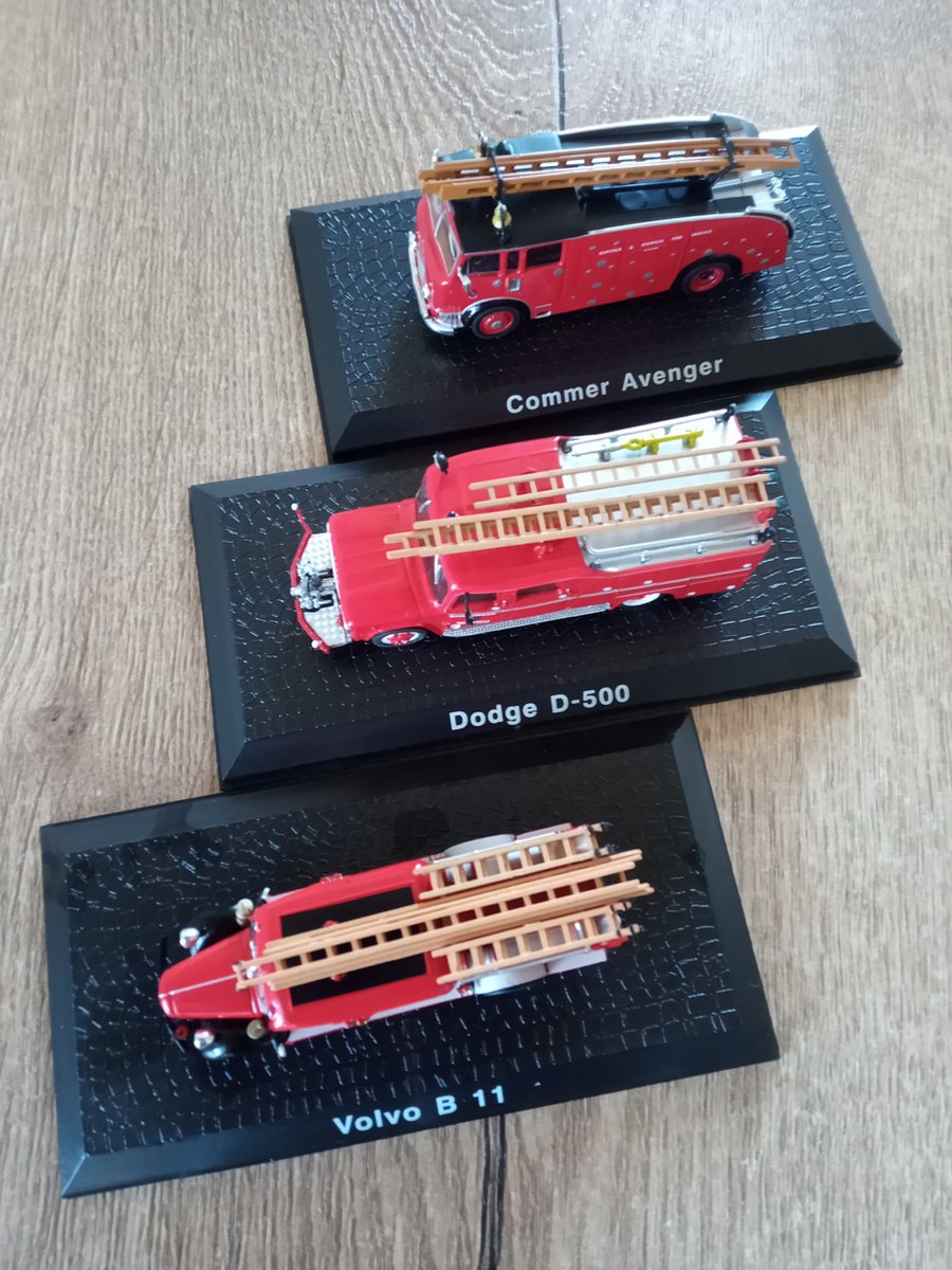 Brandweerautos 3 x 1 - Commer Avenger 1 : 72 Edition Atlas , 2 - Volvo B 11 1 : 72 Edition Atlas , 3 - Dodge D-500 1 : 72 Edition Atlas 3 x Mint in Box