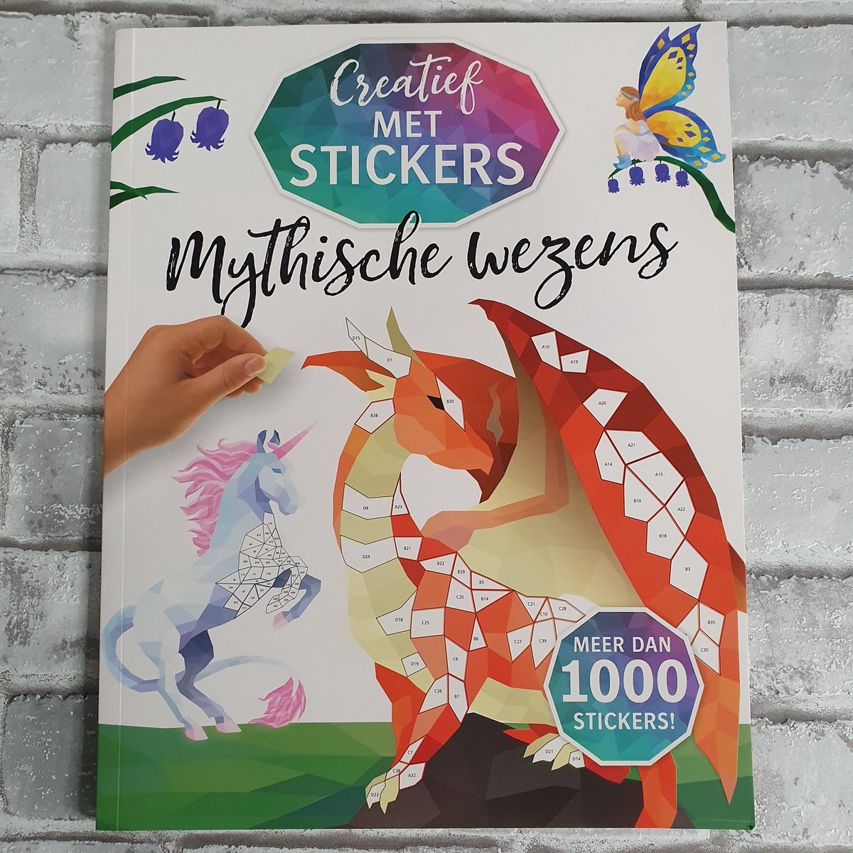 Creatief met stickers - Mythische wezens - Stickerboek - Creatieve stickerkunst