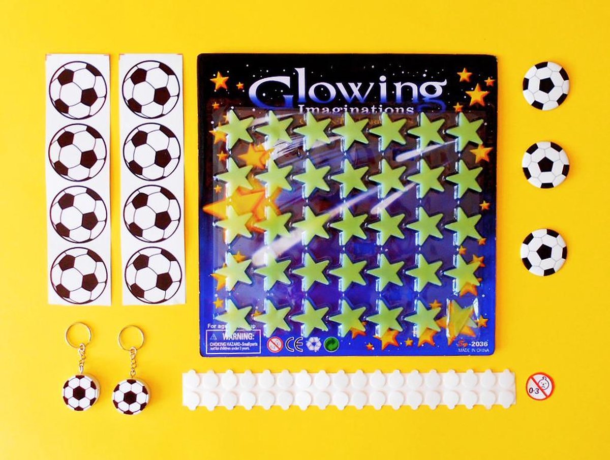 Funnylight Deco parts decoratie set met voetbal buttons, voetbal stickers sleutelhangers en glow in the dark sterren