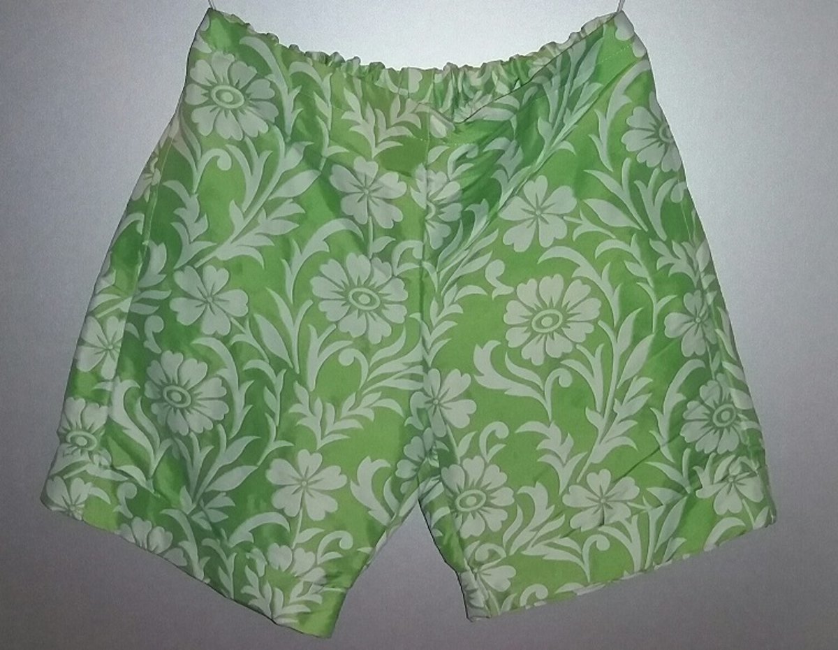 korte broek - groen - bloemen - maat 46