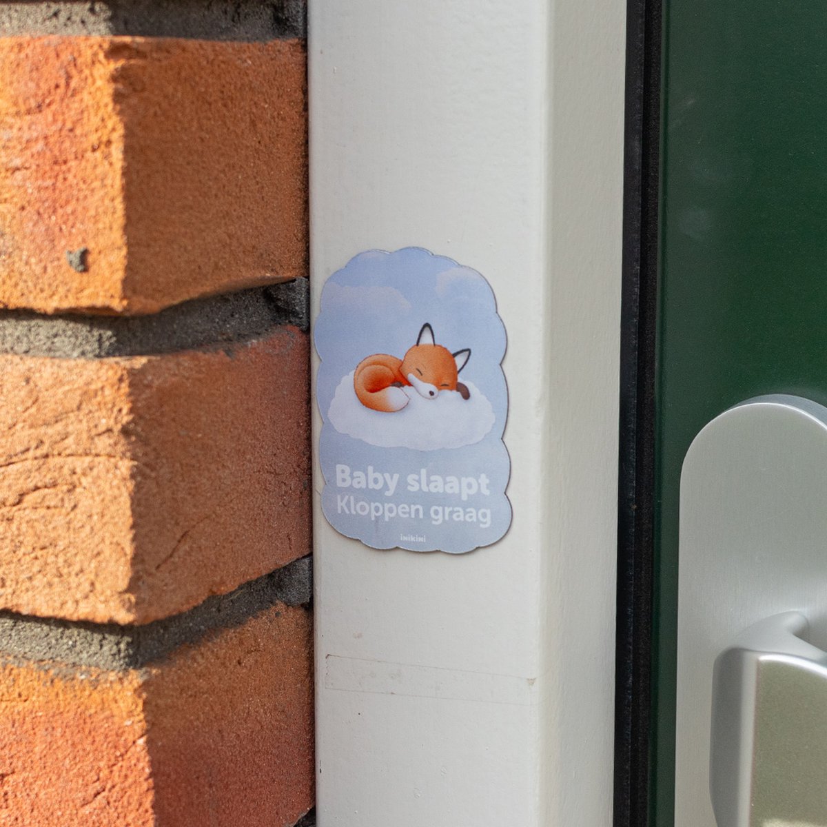 Magneetsticker - Baby Slaapt Kloppen Graag - Vos - Deur decoratie - Kraamcadeau - Deursticker - Dieren - Baby cadeau -  