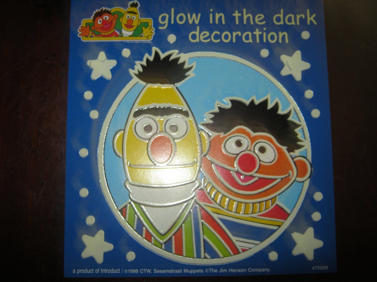 Bert en Ernie glow in the dark decoratiesticker