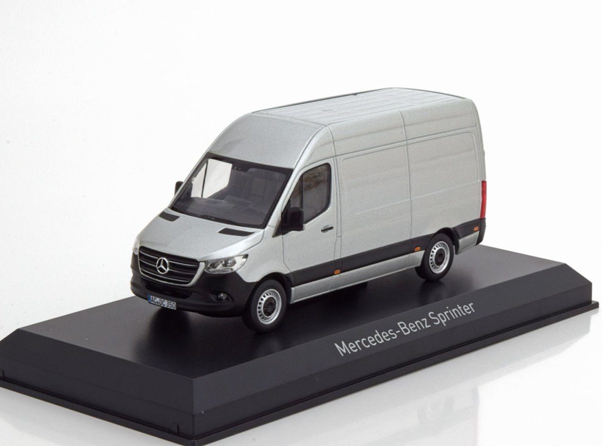 Mercedes-Benz Sprinter 2018 Zilver 1:43 Norev