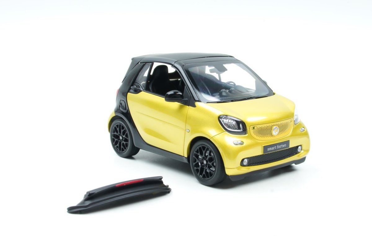 Norev Smart ForTwo Cabrio Softtop Geel/Zwart 1:18