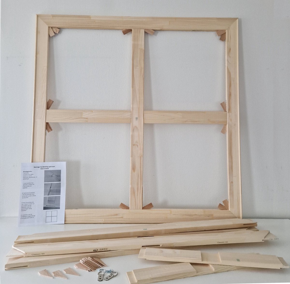 Brede opspanlatten voor schilderscanvas Spielat 65mm met verstevigings kruislatten 125x135cm Houten spanlatten met kruislatten voor Spanraam-Spieraam zonder doek Houtenframe voor schildersdoek, canvas of stof. Inclusief ophangbeugels