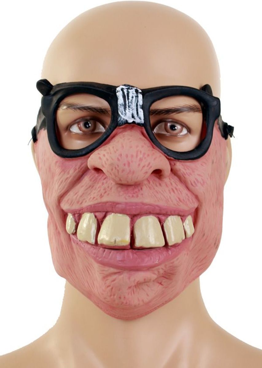 Half masker nerd met bril