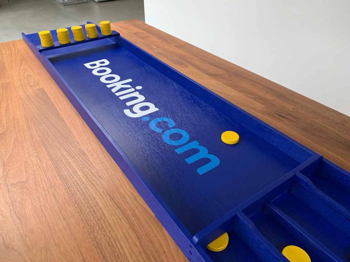 Vandenbossportief Gepersonaliseerde   200cm - Wedstrijdsjoelbak - Inclusief 30 sjoelstenen - Te personaliseren - bedrukte sjoelbak - Logo, Uiting en meer - op de brug - speelveld - stenen van de sjoelbak-volledig in jouw kleur gespoten